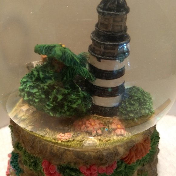 Lighthouse Musical Snowglobe - Picture 9 of 9